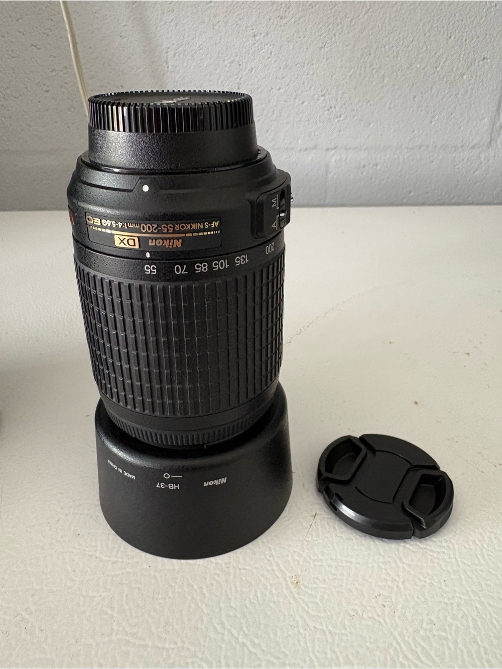 Nikon AF-S NIKKOR 55-200mm f/4-5.6G DX Zoom Lens Nikon F w/ HB-37 Hood